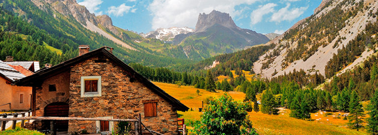 Fjellhutte foran Dolomittene