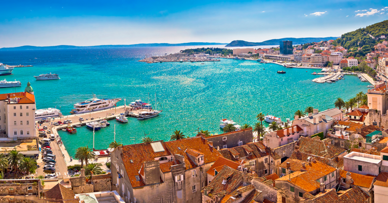 Bilde viser havnen i Split, Kroatia
