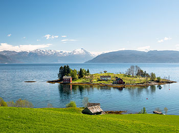 Omaholmen i Hardangerfjorden