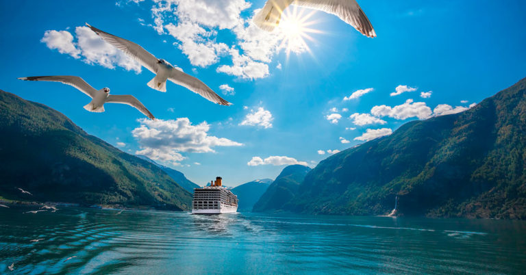 Cruiseskip ved Flåm havn