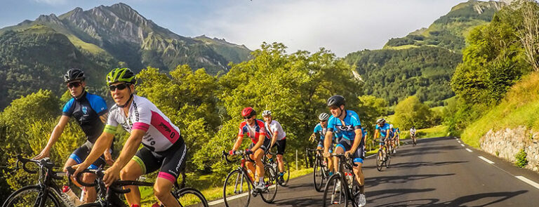 Syklister i vakre Pyreneene