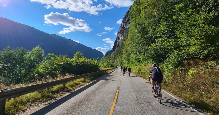 Hardangerfjorden rundt på sykkel
