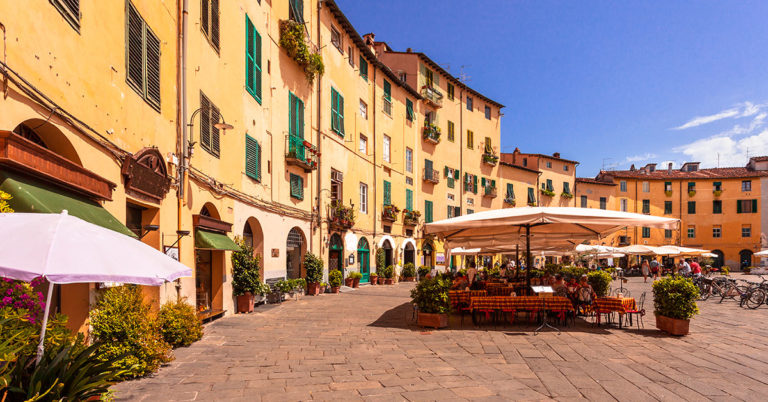 torget i Lucca, Italia