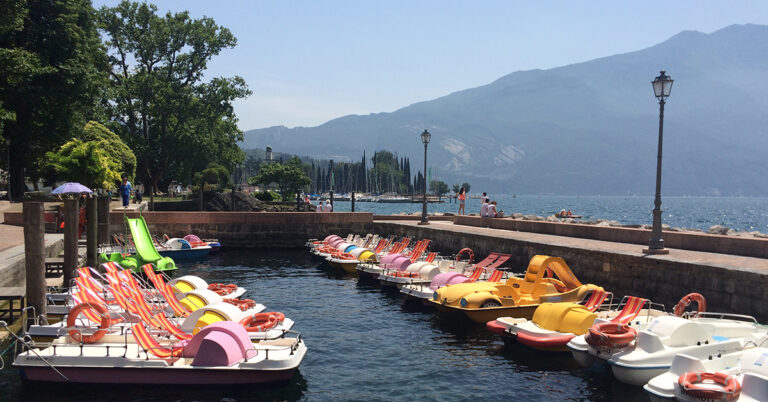 Tråbåter i havnen i Riva del Garda
