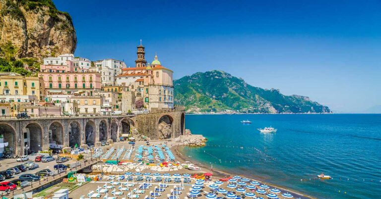 Strand langs Amalfikysten