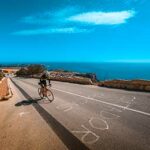 Syklist på vei opp i fjellene ovenfor Calpe