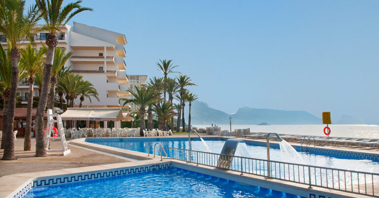 Bassenget på Hotel Cap Negret i Altea