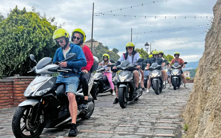 Vespaturer med Expa Travel