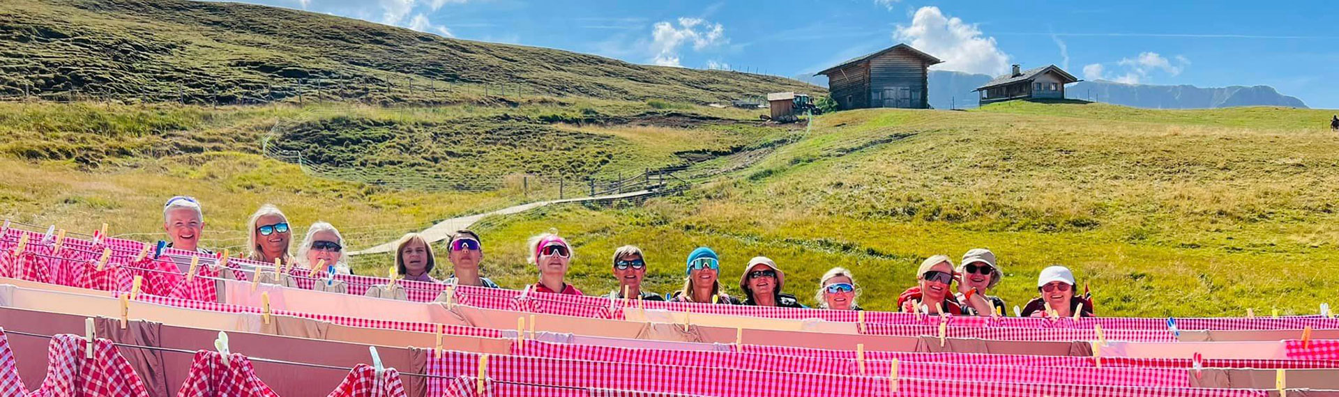 Stort bilde av klesvask i Dolomittene