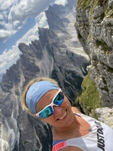 Turleder Anne Grethe i Dolomittene