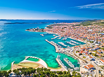 Badebyen Vodice i Kroatia, et av stoppene på Expa Travels Sykkelcruise i Kroatia, Nord.