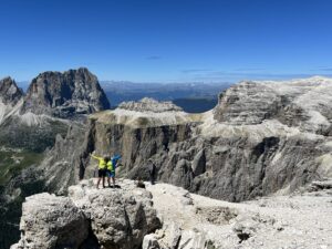 turleder Anne Grethe på toppen i Dolomittene