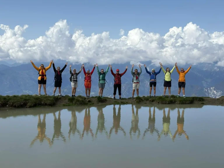 Kul gjeng ved vann på Monte Baldo, Gardasjøen