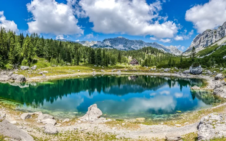 Double Lake i Triglav Nasjonalpark, Slovenia | Expa Travel