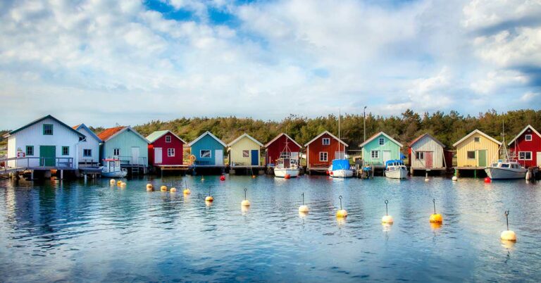 Bredt bilde av vakre Brevik på sør-Koster i Sverige