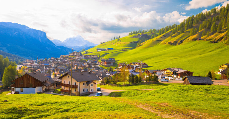 San Cassiano – kjent fjellandsby i Dolomittene, del av Expa Travels rute