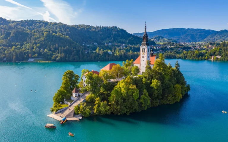 Mariakirken på Bled Island i Lake Bled, Slovenia | Expa Travel